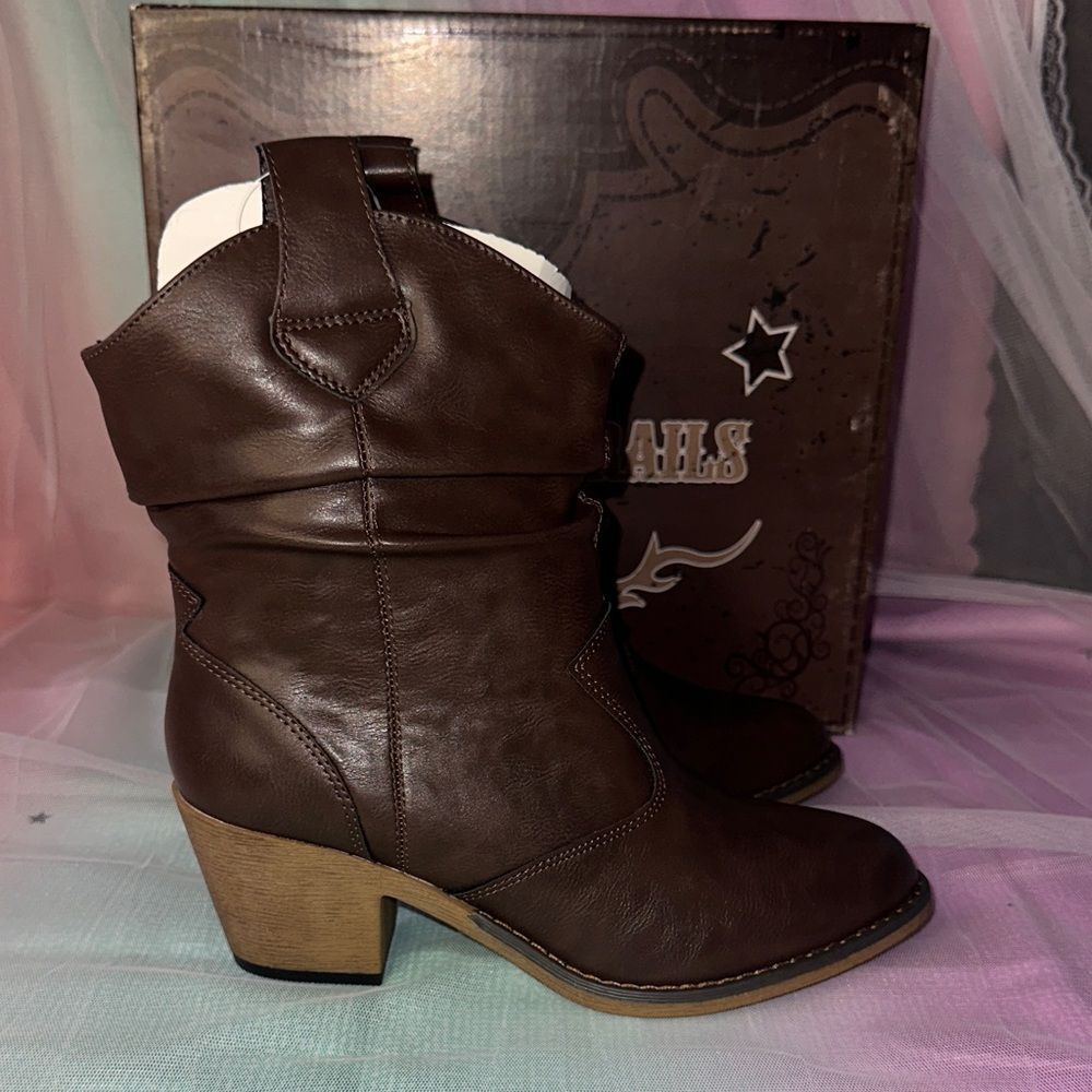 Canyon Trails Women's Brown Ankle Boots - Picture 4 of 9